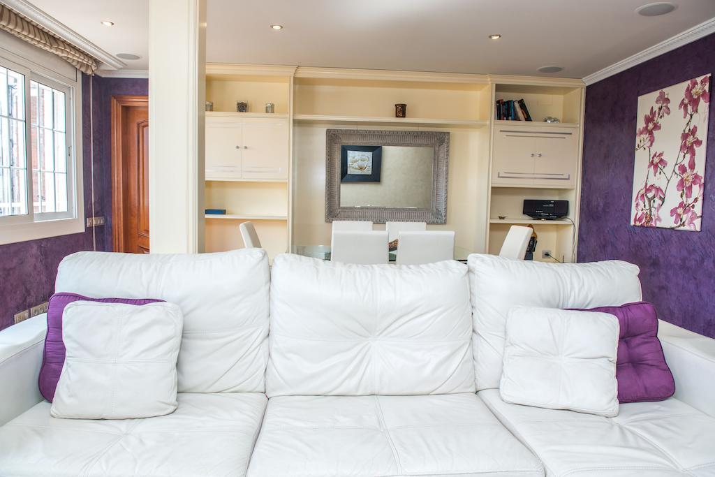 Splendid Gaudi Mercat Del Ninot Apartment — Photos 3