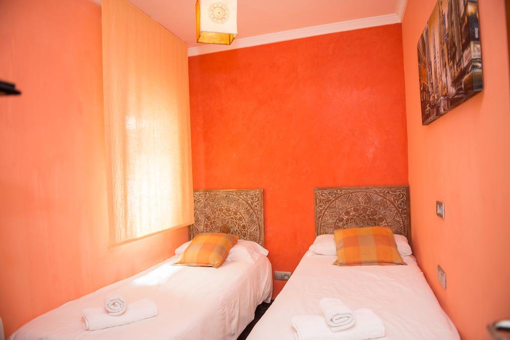 Splendid Gaudi Mercat Del Ninot Apartment — Photos 1